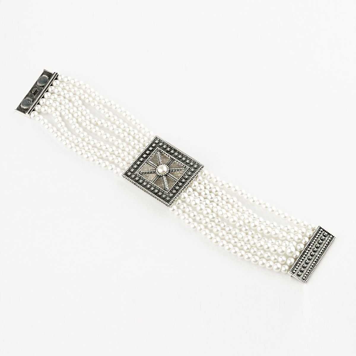 Multi-stand pearl bracelet 