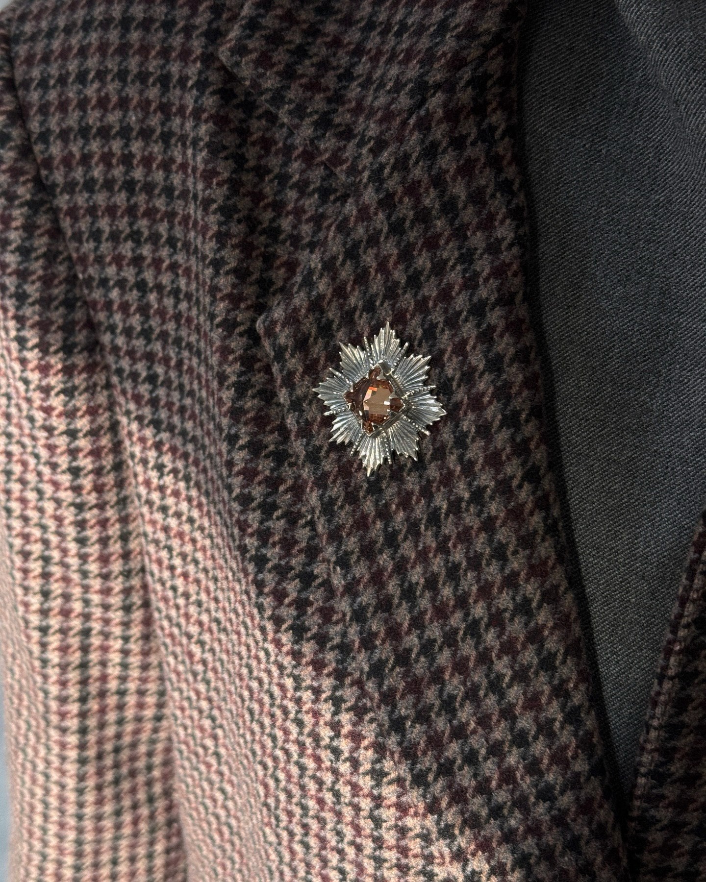 【新品・未使用】ルクセンブルク発！ブローチ Brooch UK punk Brooch “Paylk” (brown)