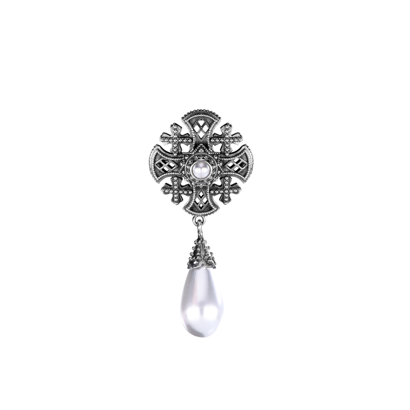 Brooch “Vanq”
