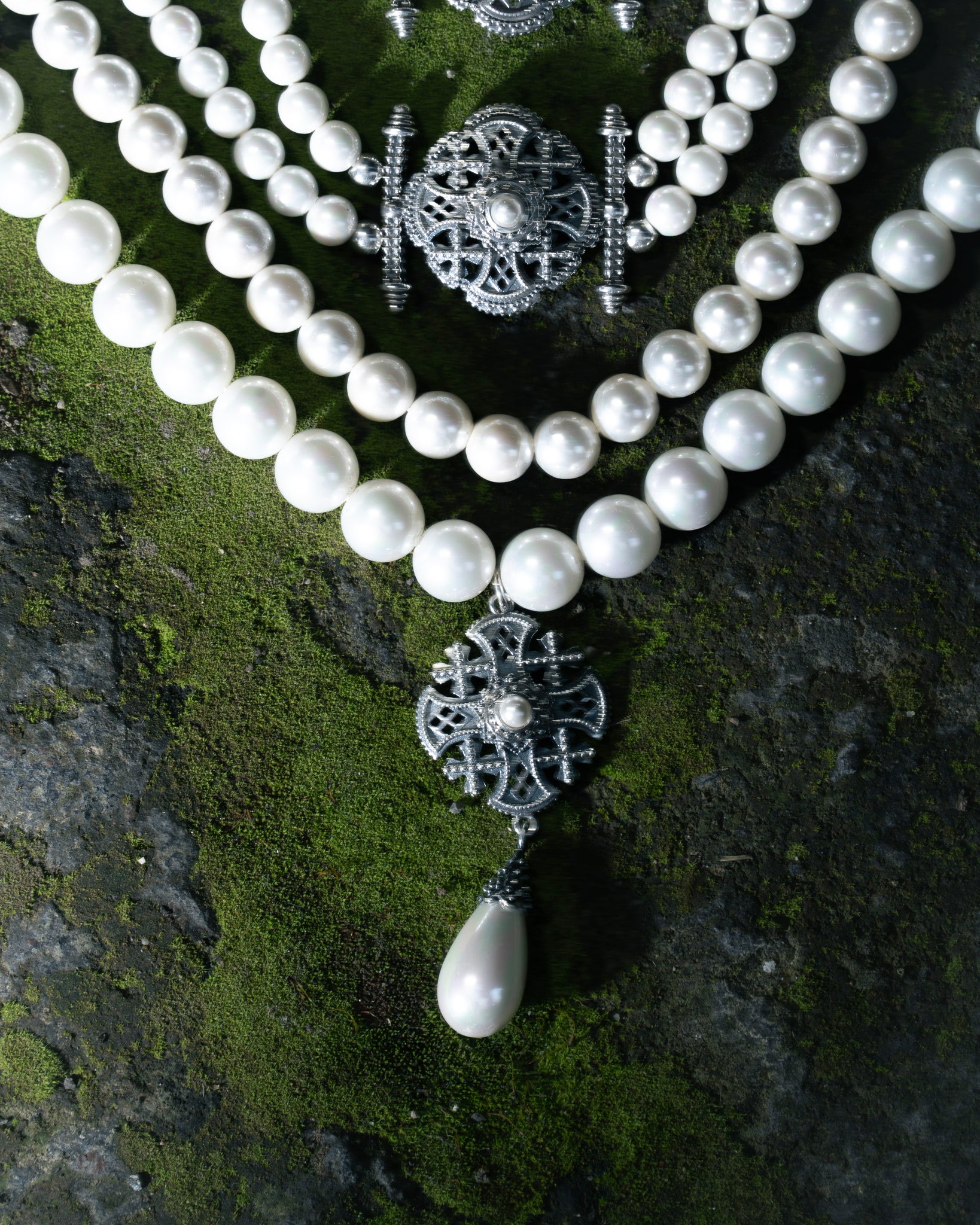 VANQ NECKLACE (2).jpg__PID:10d5d7a4-3f48-48c2-8958-bc627973c14e
